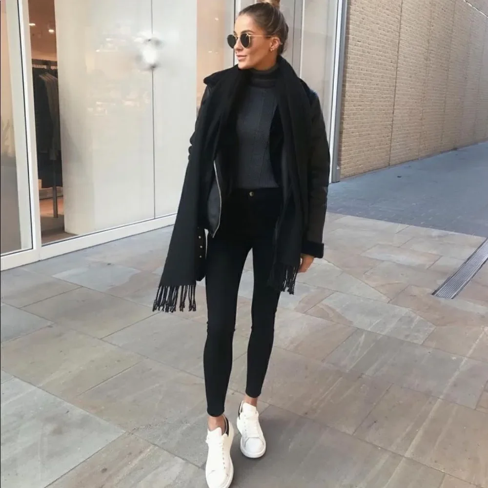 Black tassel scarf